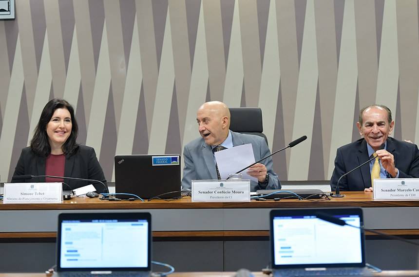 A ministra Simone Tebet (Planejamento e Orçamento) e os senadores Confúcio Moura e Marcelo Castro em audiência conjunta de comissões do Senado (Foto: Geraldo Magela/Agência Senado)