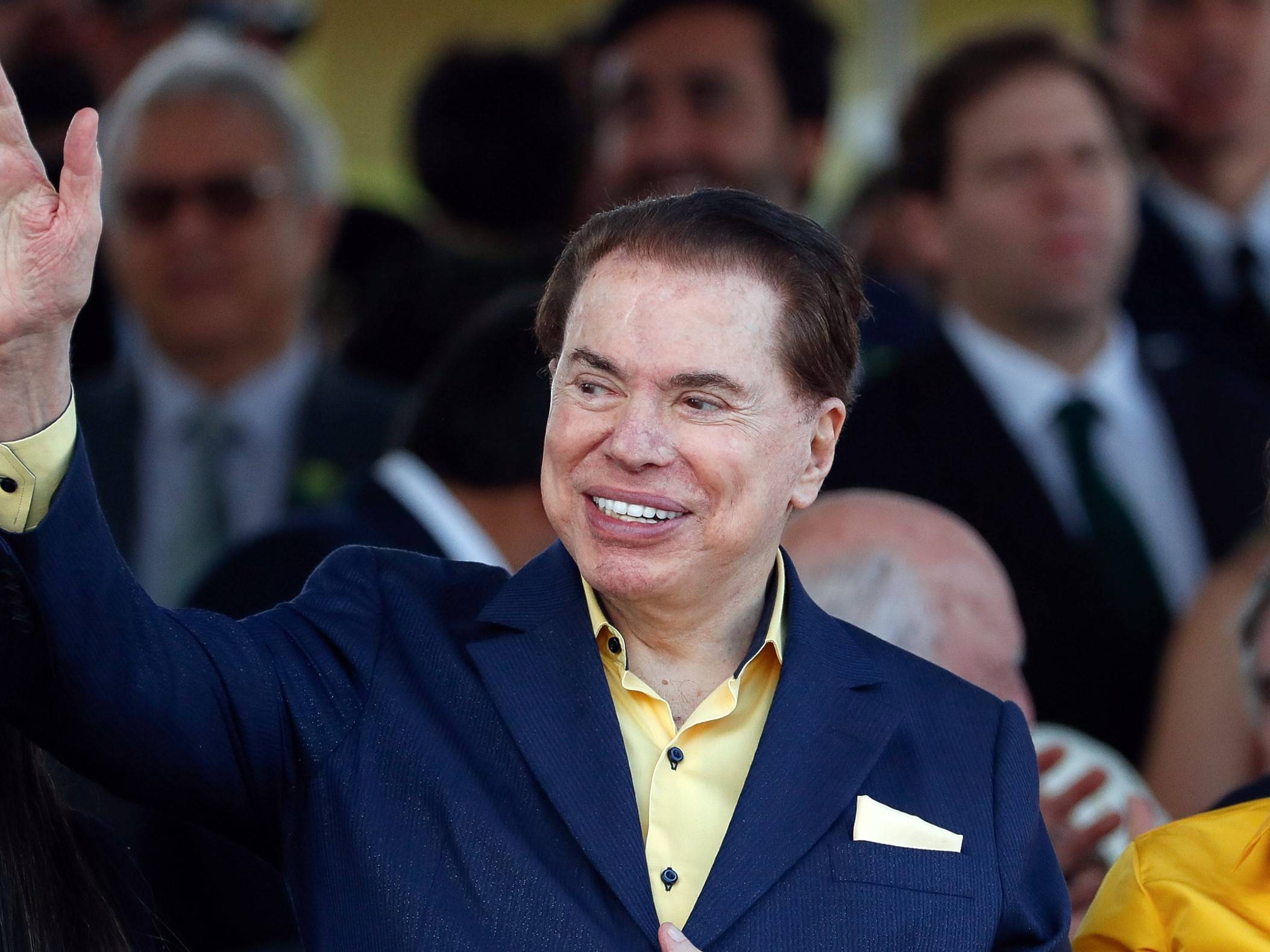 Sílvio Santos durante desfile Cívico por ocasião do Dia da Pátria. (Foto: Alan Santos/PR/ via Wikimedia Commons)
