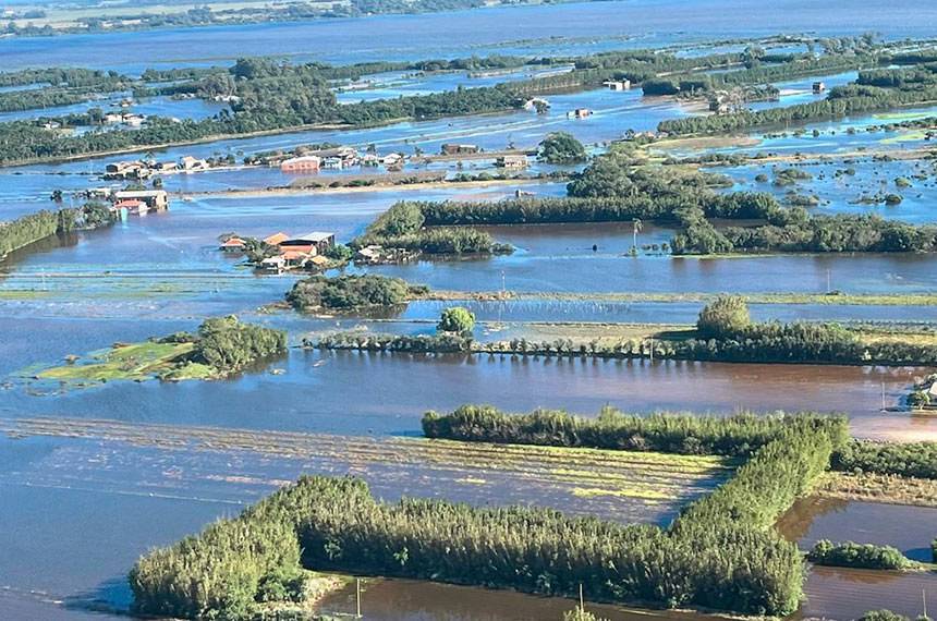 Será preciso recuperar mais de 3,2 milhões hectares de terras para cultivo afetadas pelas enchentes; MP editada pelo governo beneficia produtores gaúchos impactados pela catástrofe (Foto: Marinha do Brasil)