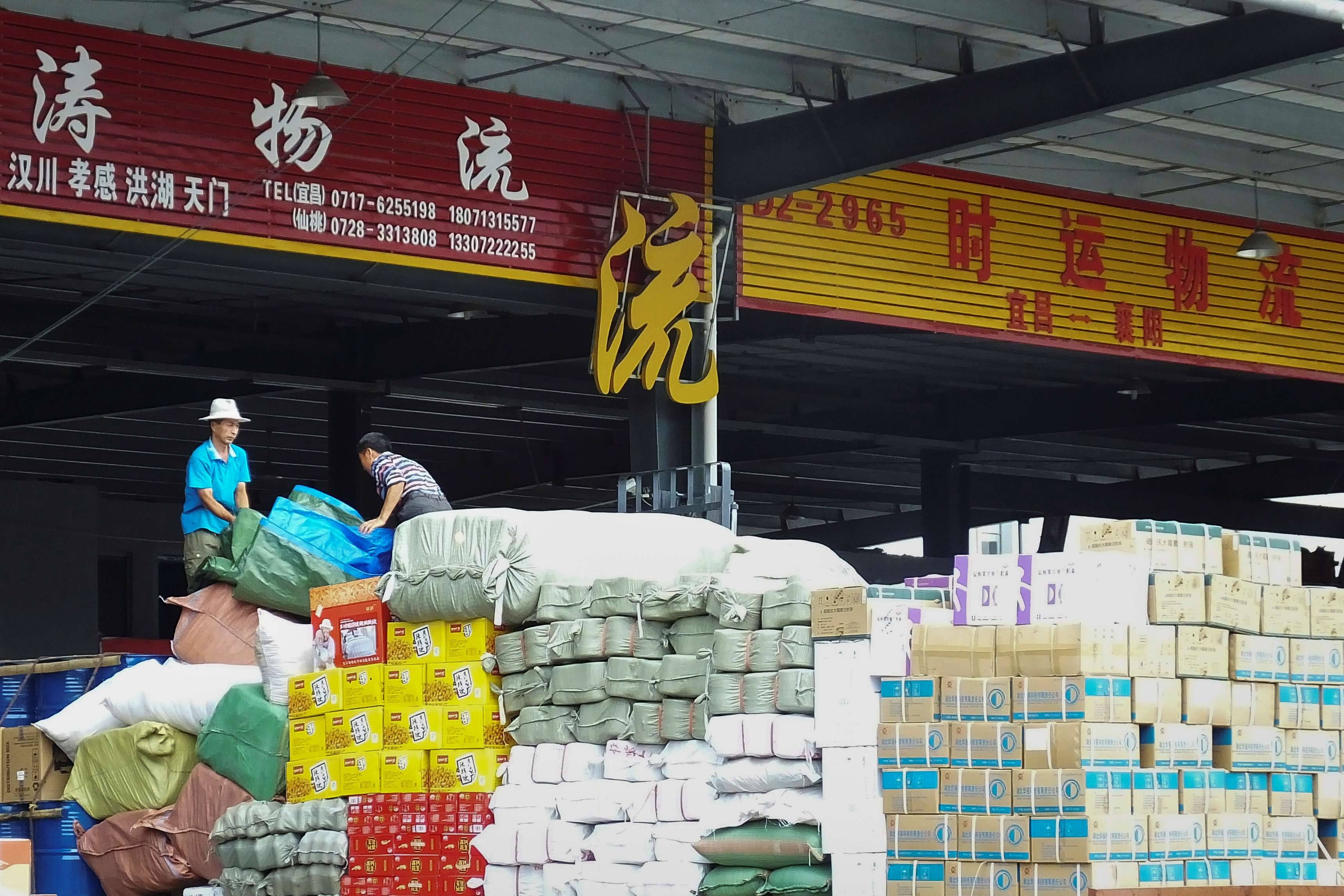 Centro de logística em Yichang, na China (Foto: China Daily/via Reuters)