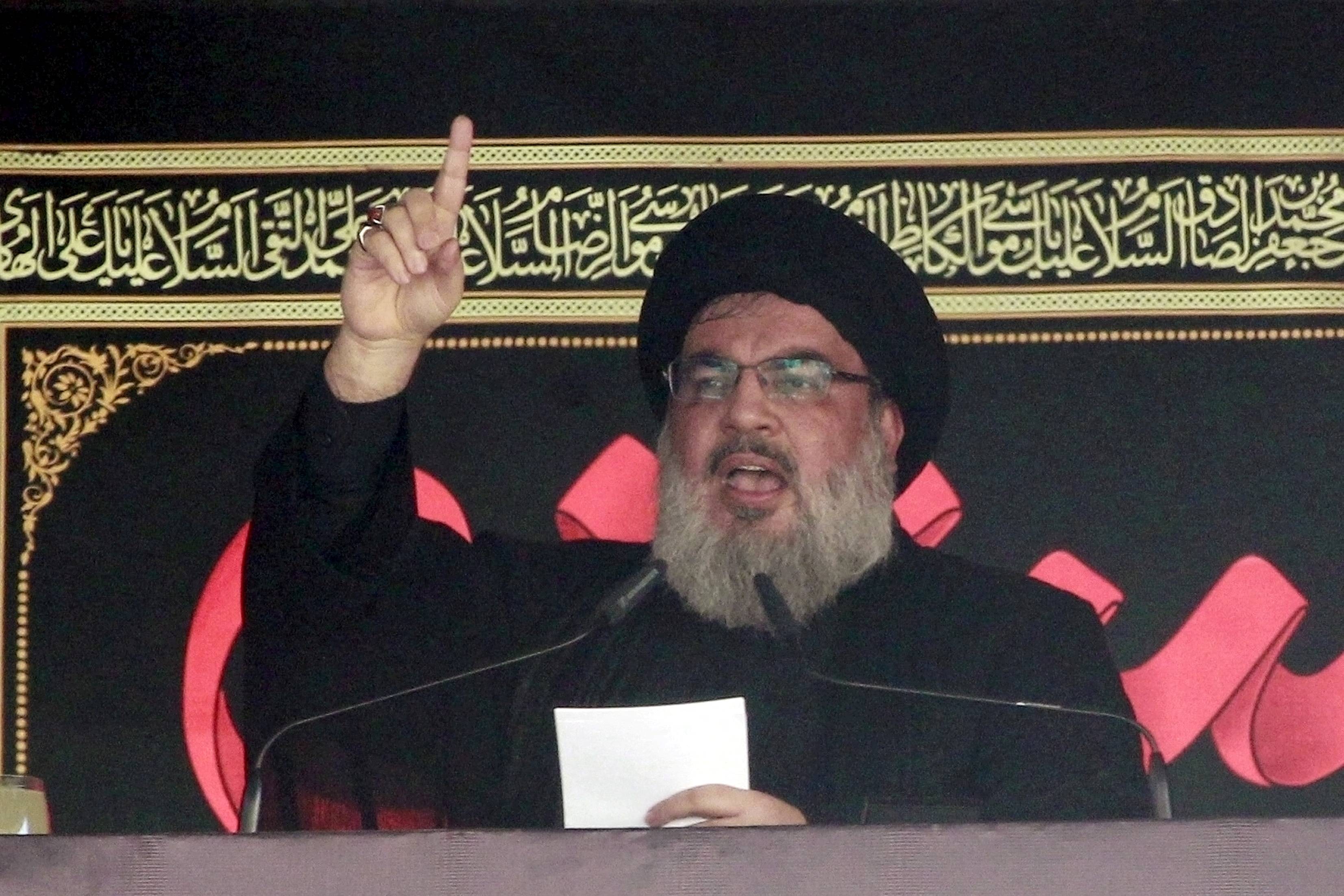 O líder do Hezbollah no Líbano, Sayyed Hassan Nasrallah, discursa para seus apoiadores durante uma aparição pública em uma procissão religiosa para marcar Ashura nos subúrbios ao sul de Beirute, em 24 de outubro de 2015. REUTERS/Aziz Taher/Foto de Arquivo