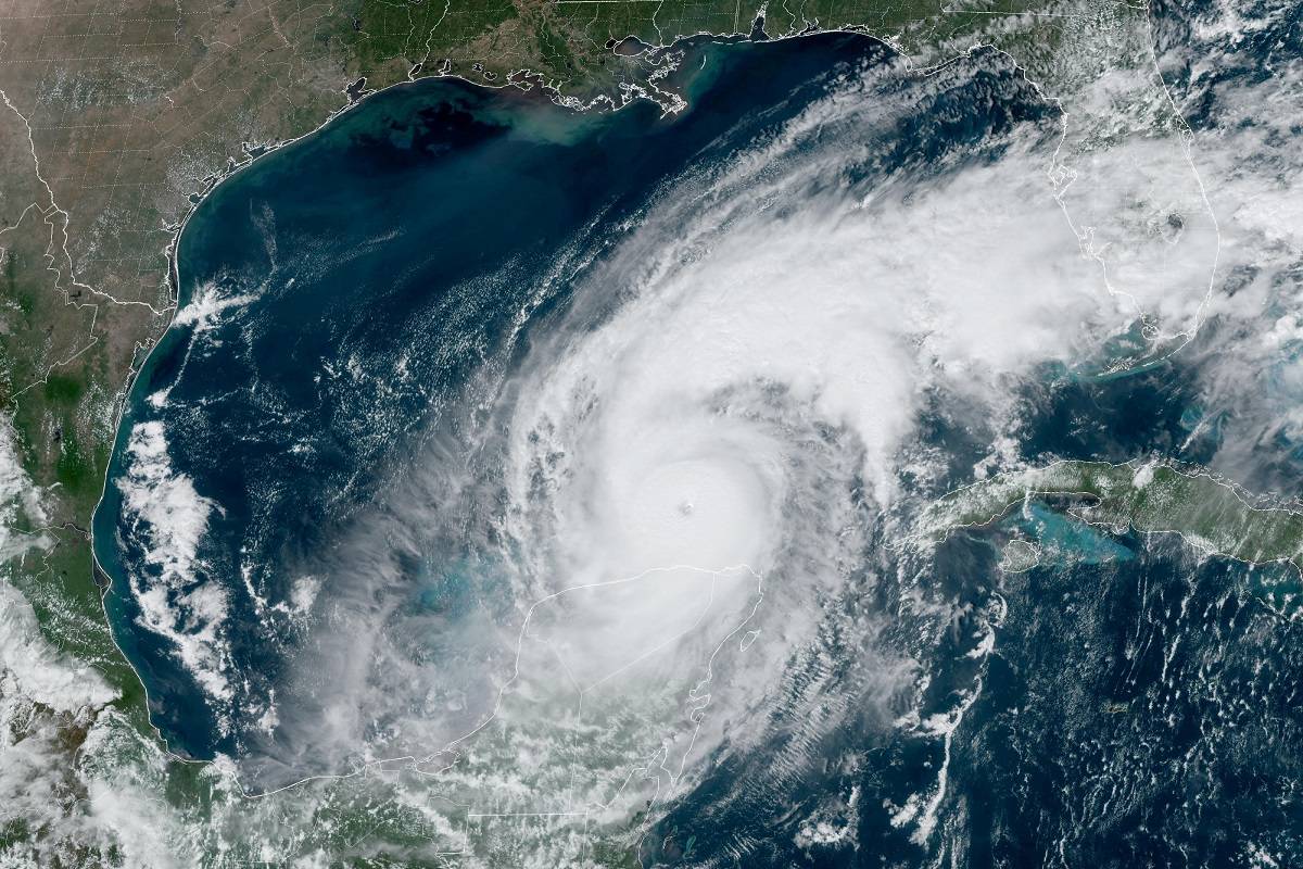 Imagem de satélite mostra o furacão Milton progredindo antes de atingir a Flórida. (Foto: CIRA/NOAA/Handout via Reuters)