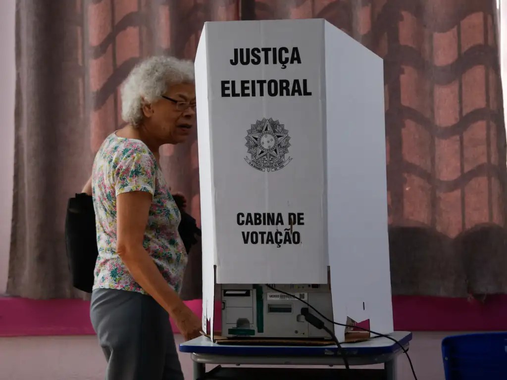 Que horas começa e termina a votação do primeiro turno?