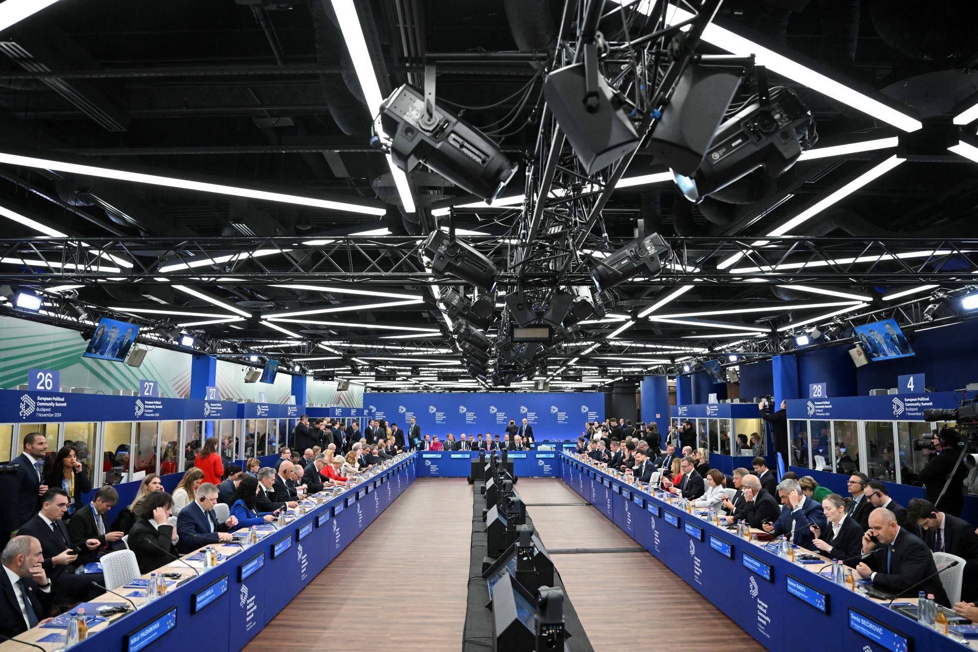 Líderes europeus participam de reunião de cúpula da Comunidade Política Europeia em Budapeste, na Hungria  - 07/11/2024 (Foto: Marton Monus/Reuters)