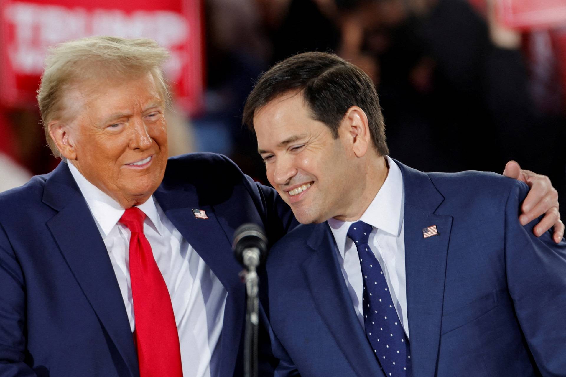 Donald Trump e Marco Rubio durante comício na Carolina do Norte, EUA - 04/11/2024 (Foto: REUTERS/Jonathan Drake)