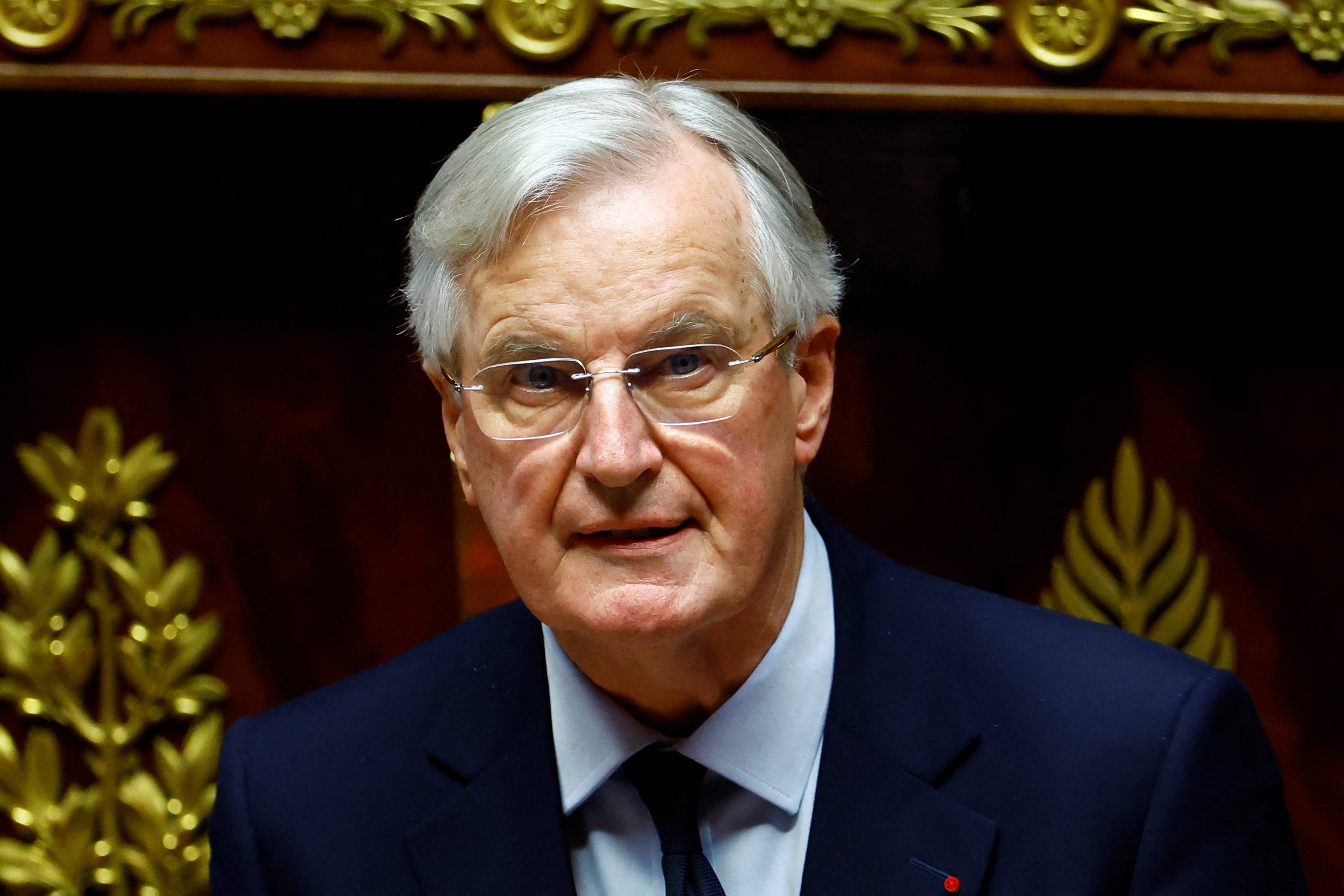 O Primeiro-ministro da França, Michel Barnier, discursa durante sessão no Parlamento, em Paris
- 02/12/2024 (Foto: Sarah Meyssonnier/Reuters)