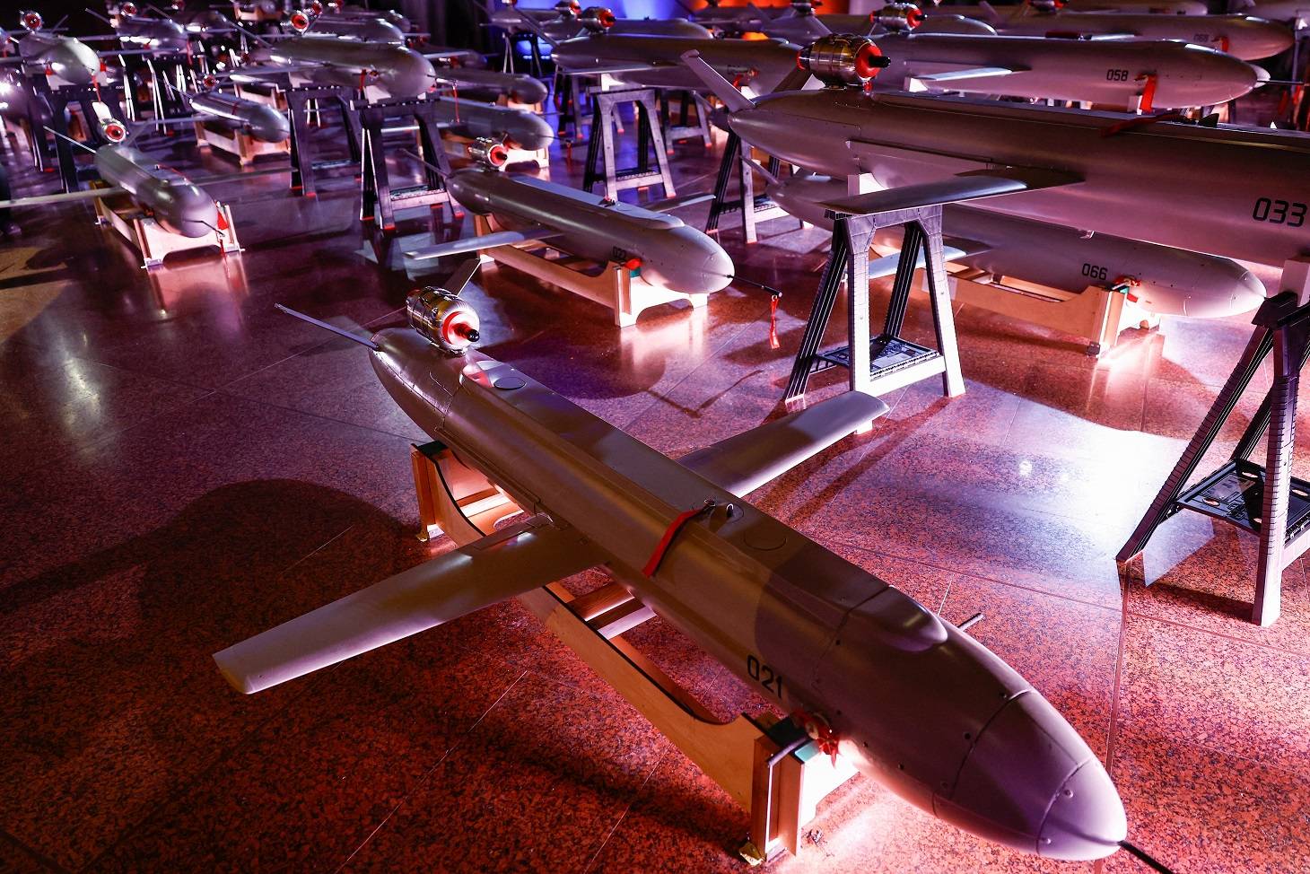 Drone-foguete Peklo é exibido em Kiev
06/12/2024
REUTERS/Valentyn Ogirenko