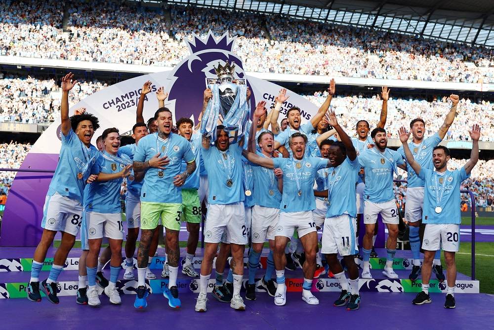 Jogadores do Manchester City comemoram conquista do título da temporada 2023-2024 da Premier League
19/05/2024 REUTERS/Molly Darlington