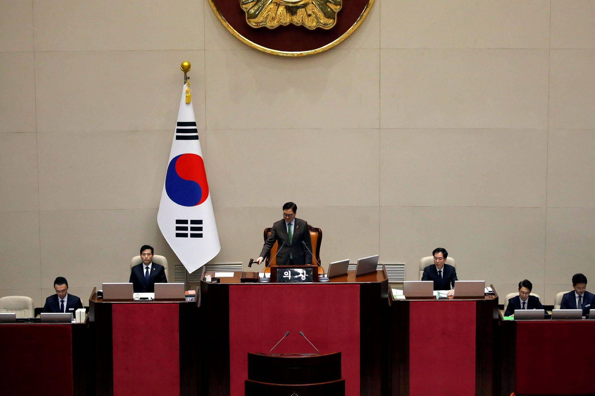 Assembleia Nacional da Coreia do Sul em sessão plenária que votou o impeachment do presidente Yoon Suk Yeol – 14/12/2024 (Foto: Woohae Cho/Pool via Reuters)