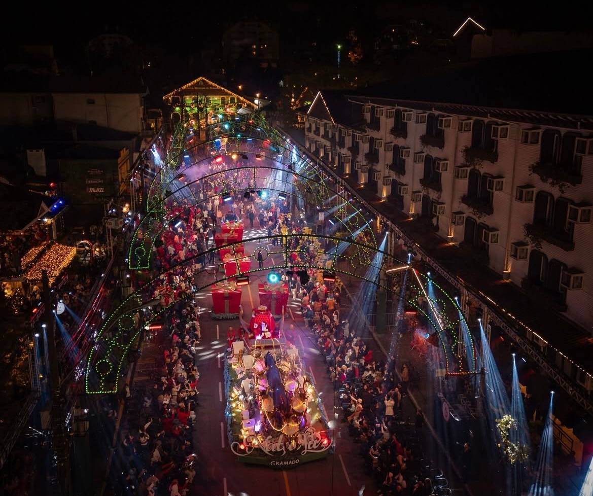 Desfile do Natal Luz, em Gramado (RS) em dezembro de 2024 (Reprodução)