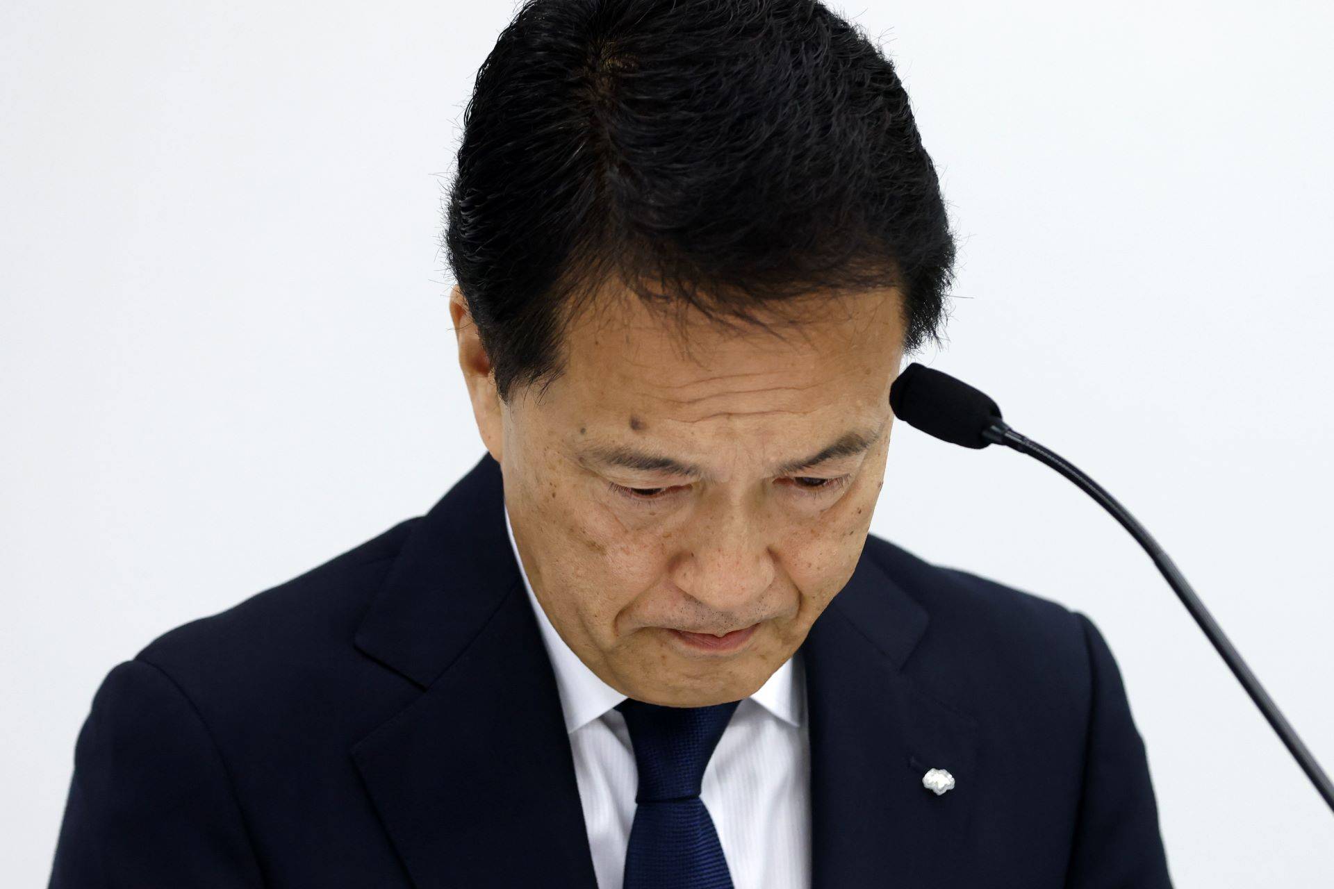 Kentaro Okuda, CEO da Nomura, pede desculpas em público - 03/12/2024 (Foto: Kiyoshi Ota/Bloomberg)