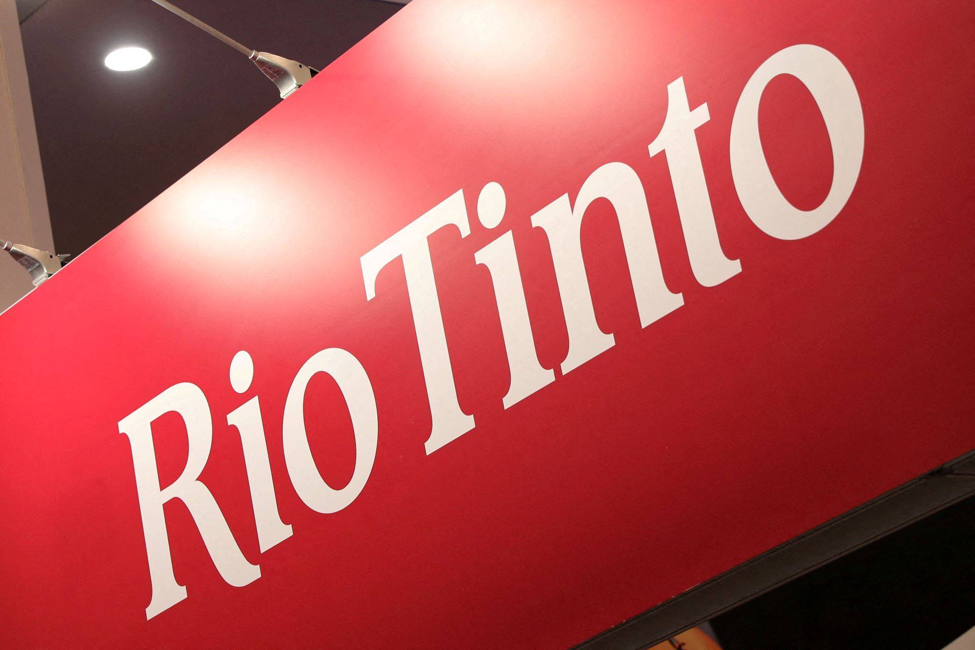 Logo da Rio Tinto exibido em conferência anual em Toronto, Canadá 07/03/2023 (Foto: Chris Helgren/Reuters)