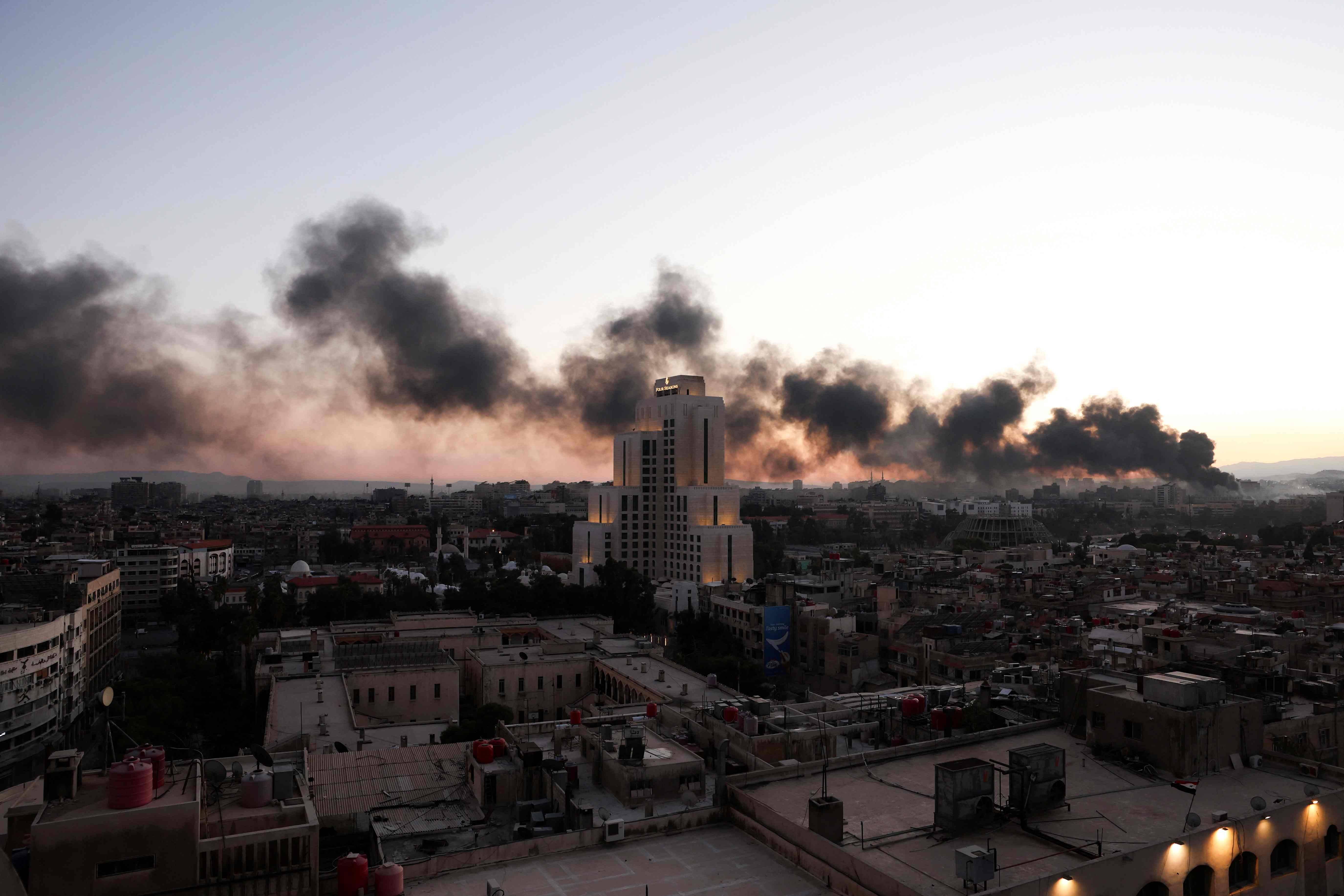 Rebeldes anunciam que Bashar al-Assad tinha sido deposto e expulso da Síria, em Damasco Reuters/Amr Abdallah Dalsh
