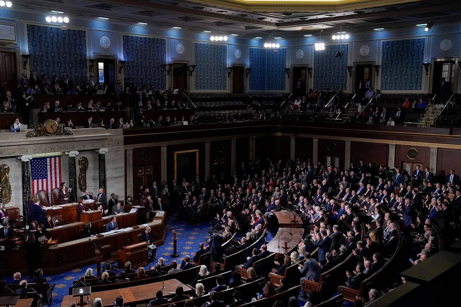 Membros do Senado dos EUA e da Câmara dos Representantes participam de uma sessão conjunta do Congresso para certificar a eleição de Donald Trump, no Capitólio dos EUA em Washington, em 6 de janeiro de 2025. REUTERS/Elizabeth Frantz.

