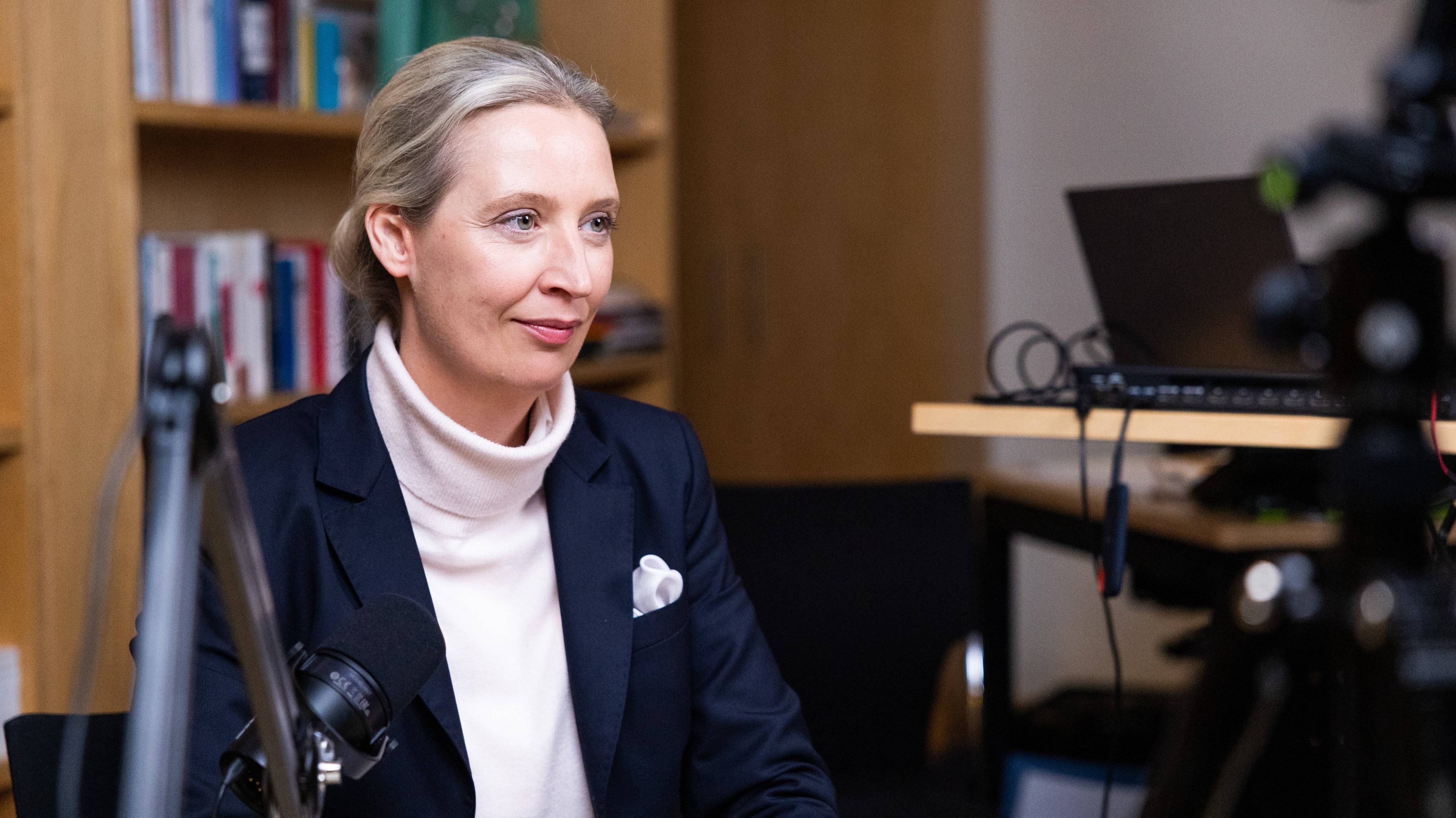 Alice Weidel, candidata do AfD à eleição na Alemanha, durante "live" com Elon Musk (Crédito: Reprodução das redes sociais)
