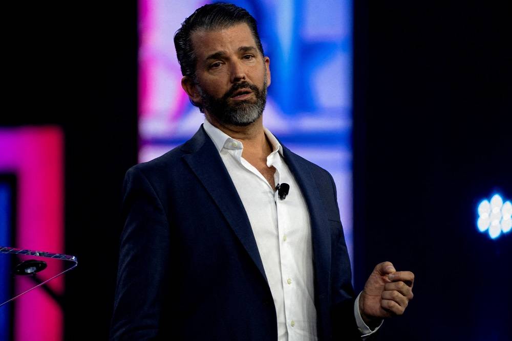 Donald Trump Jr. fala durante a conferência AmericaFest 2024, patrocinada pelo grupo conservador Turning Point, em Phoenix, Arizona, EUA, em 19 de dezembro de 2024. REUTERS/Cheney Orr/Foto de Arquivo.
