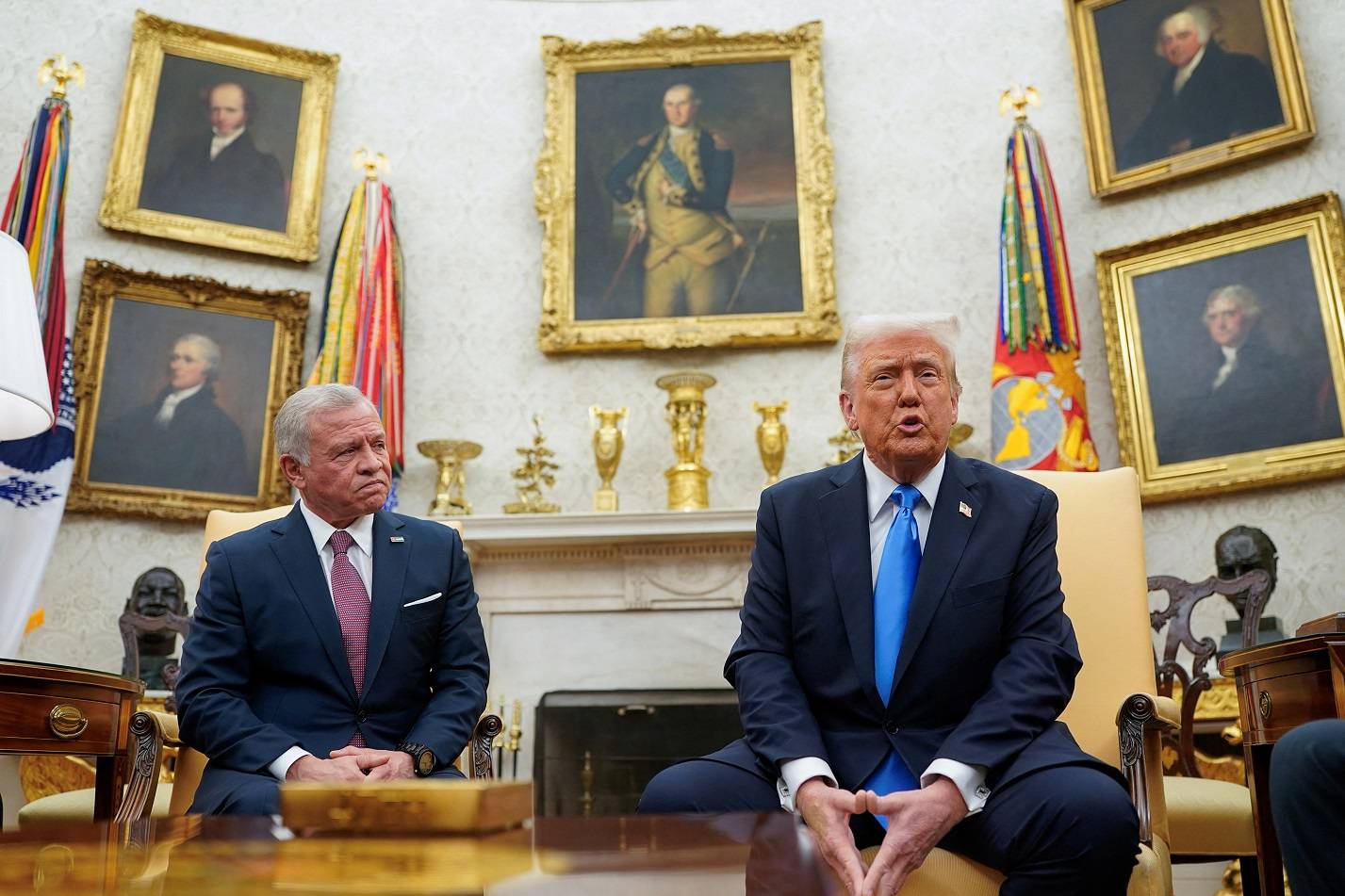 O presidente dos EUA, Donald Trump, se encontra com o rei Abdullah da Jordânia no Salão Oval da Casa Branca, em Washington, EUA, em 11 de fevereiro de 2025. REUTERS/Nathan Howard