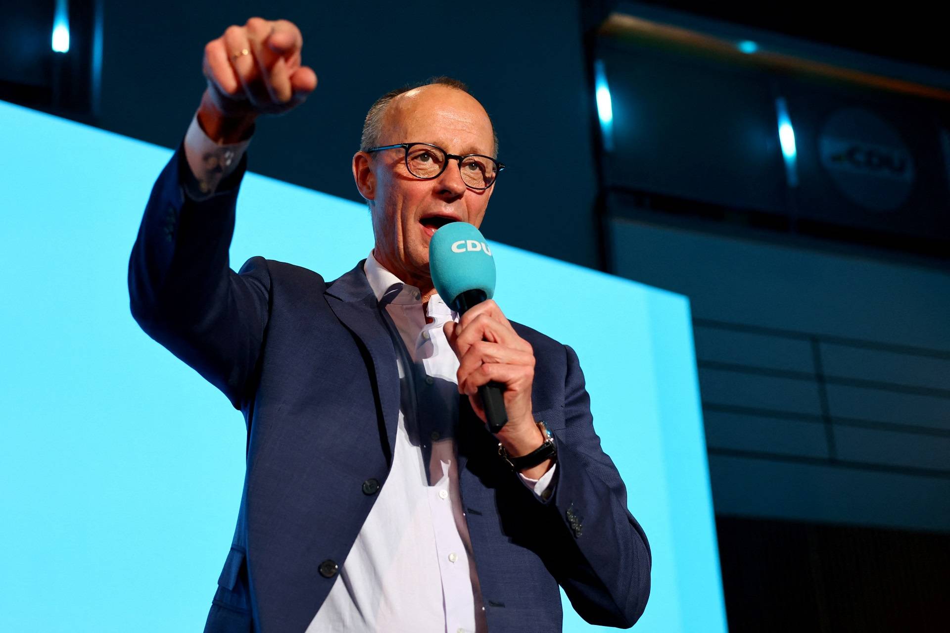 O candidato conservador alemão a chanceler e líder do partido União Democrata Cristã (CDU), Friedrich Merz, fala após os resultados da pesquisa de boca de urna serem anunciados para as eleições gerais de 2025, em Berlim, Alemanha, em 23 de fevereiro de 2025. REUTERS/Fabrizio Bensch