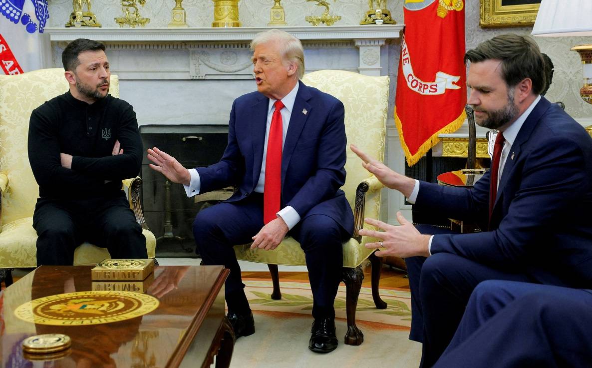 O presidente dos EUA, Donald Trump, se encontra com o presidente ucraniano Volodymyr Zelensky enquanto o vice-presidente dos EUA, JD Vance, reage na Casa Branca em Washington, D.C., EUA, em 28 de fevereiro de 2025. REUTERS/Brian Snyder