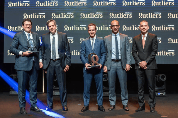 Entrega dos prêmios para os vencedores da categoria melhor FII de “Papel” da Premiação Outliers InfoMoney (Foto: divulgação)