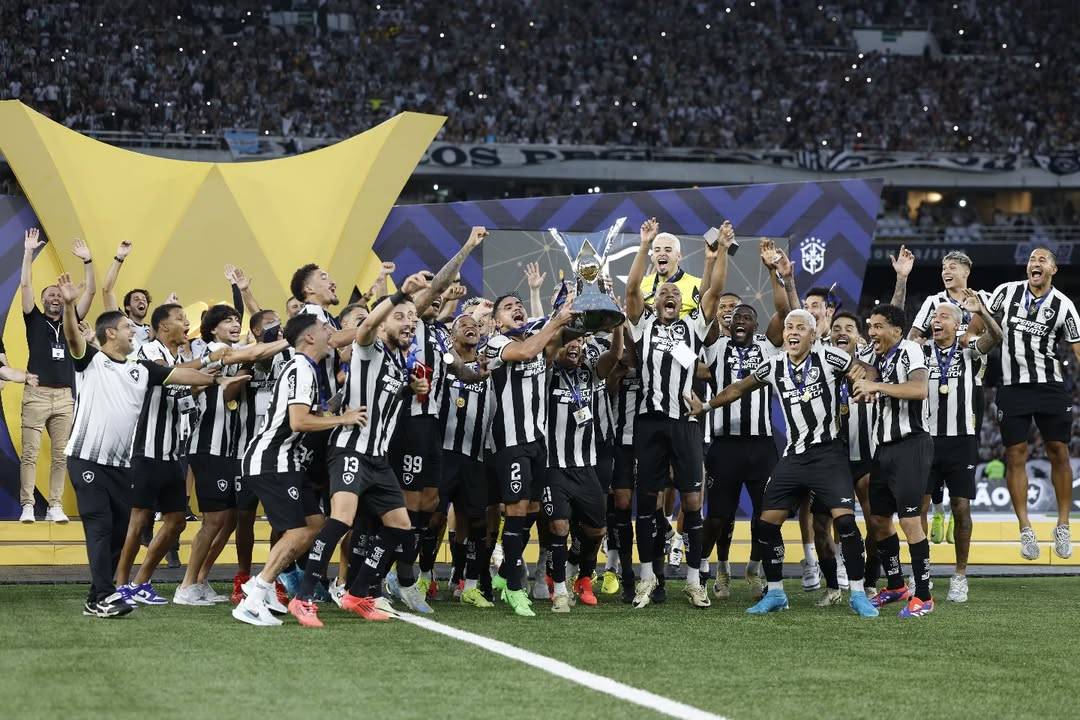 Jogadores do Botafogo-RJ comemoram o título do Brasileirão de 2024  - 22/12/2024 (Foto: Reprodução do Instagram/@brasileirao)