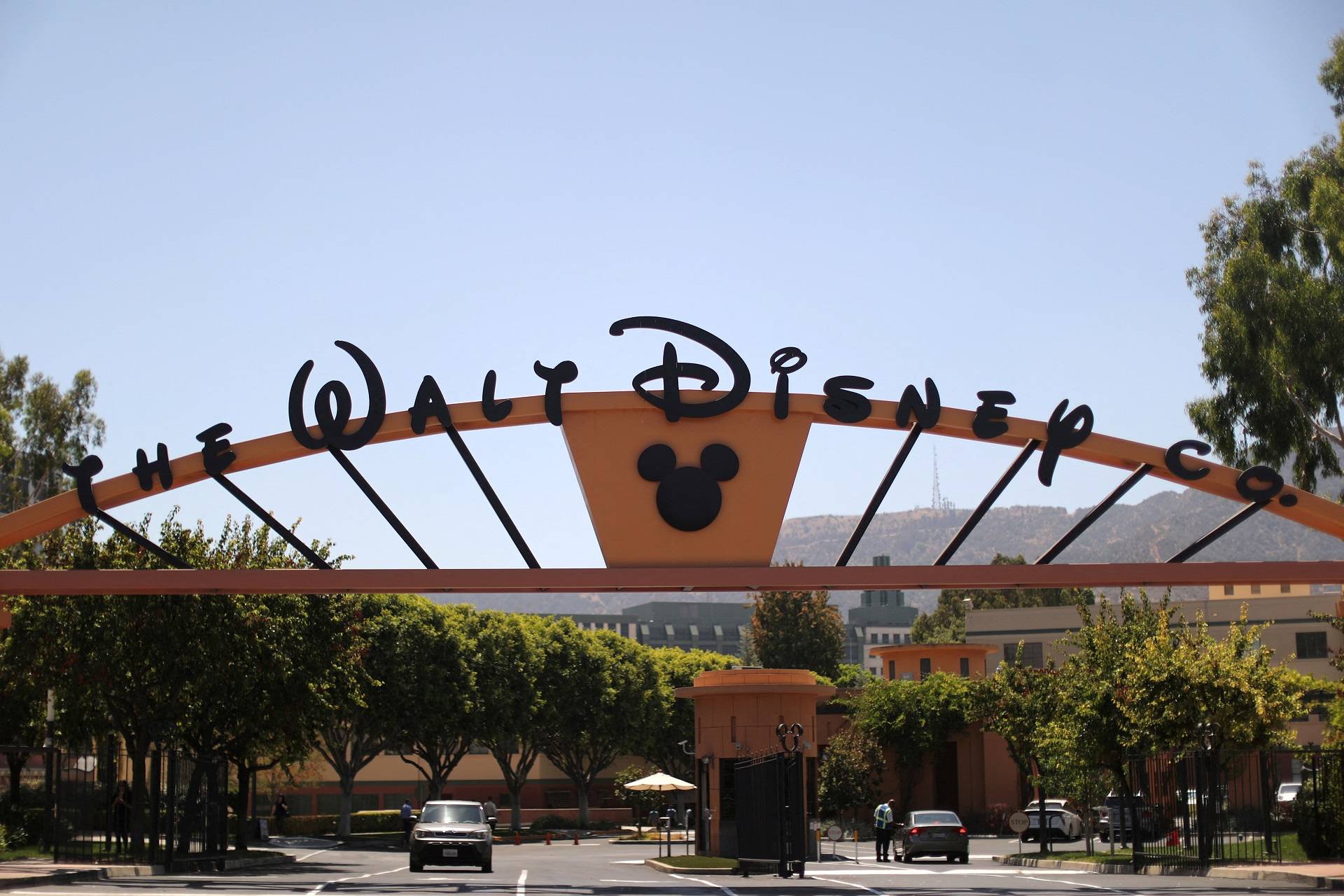 A entrada dos estúdios Walt Disney é vista em Burbank, Califórnia, EUA - 06/08/2025 (Foto: REUTERS/Lucy Nicholson)