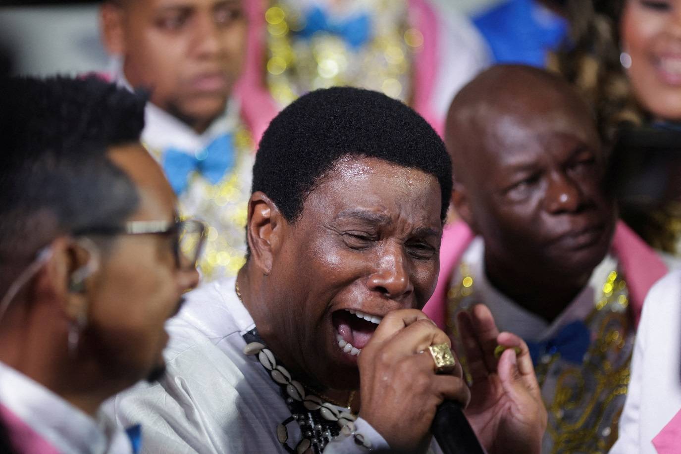 Neguinho da Beija-Flor, cantor da escola de samba Beija-Flor, se apresenta no Sambódromo durante o Carnaval no Rio de Janeiro, Brasil, em 3 de março de 2025. REUTERS/Ricardo Moraes

