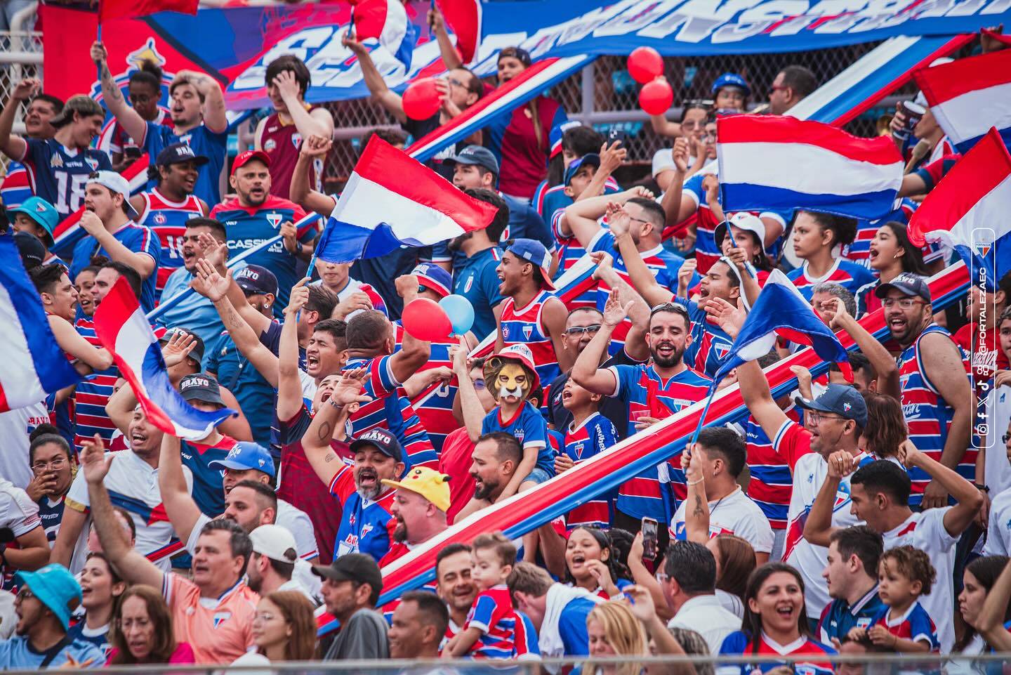 Torcedores do Fortaleza Esporte Clube (Foto: Reprodução das redes sociais/@fortalezaec)