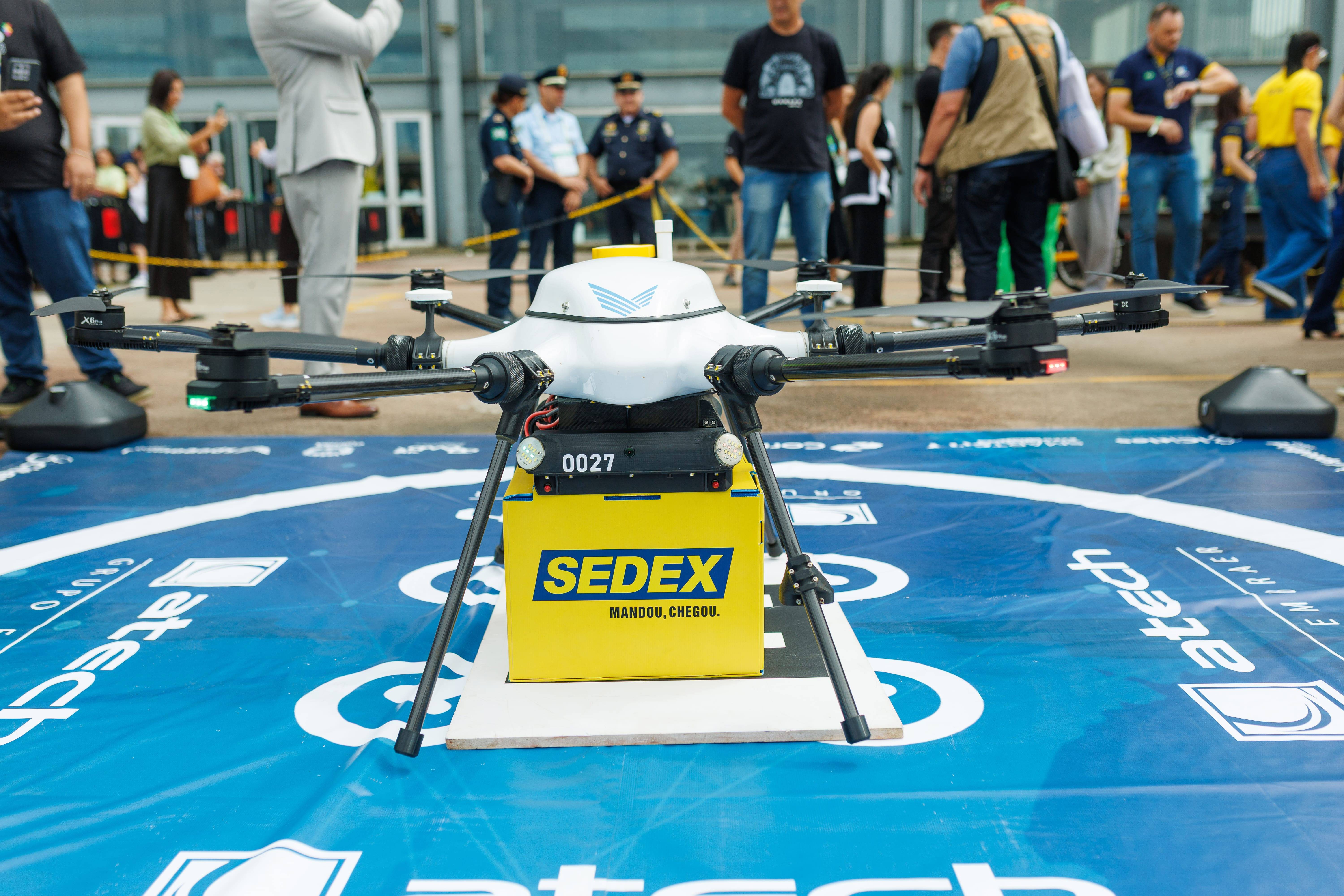 Correios faz entrega por drone em Curitiba.
(Foto: Divulgação/Smart City)
