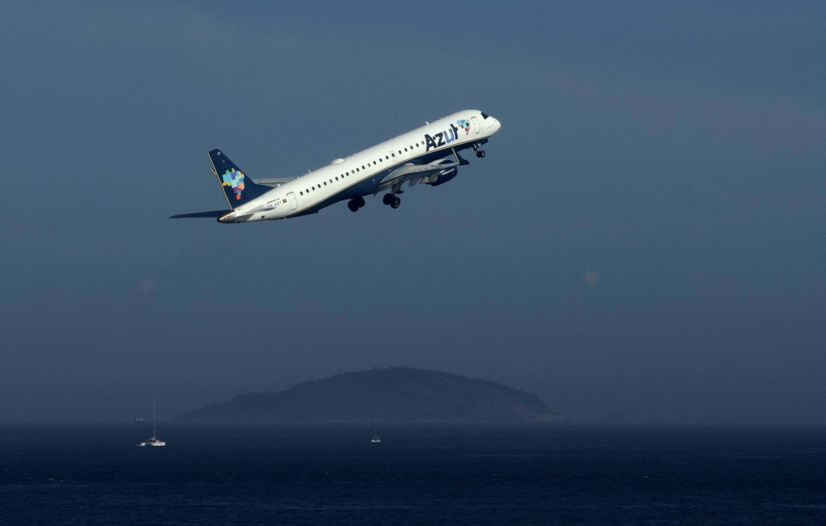 Avião da Azul decola do aeroporto Santos Dumont, no Rio de Janeiro
17/01/2025
REUTERS/Ricardo Moraes