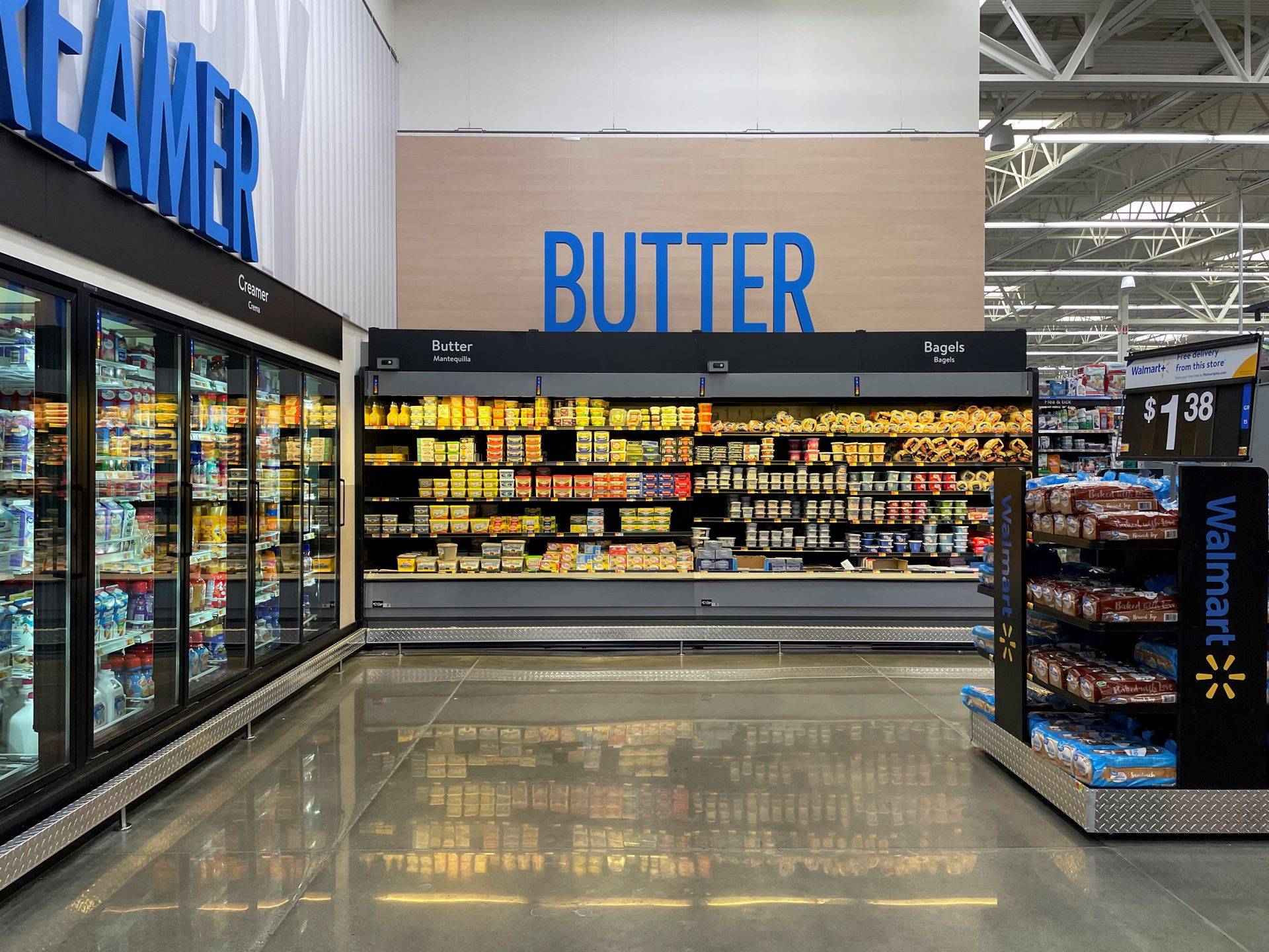Corredor em supercenter remodelado do Walmart, em Teterboro, Nova Jersey - 07/06/2023 (Foto: REUTERS/Siddharth Cavale)