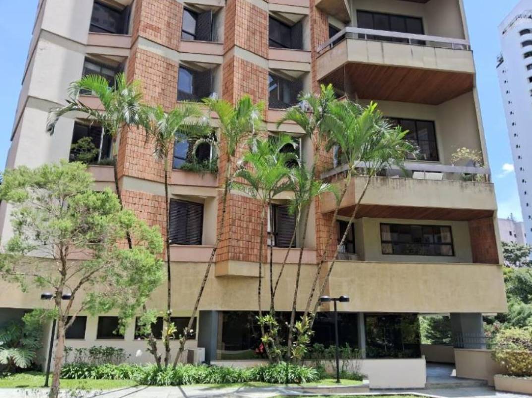Fachada de condomínio onde fica um dos imóveis que fazem parte do leilão (Divulgação)