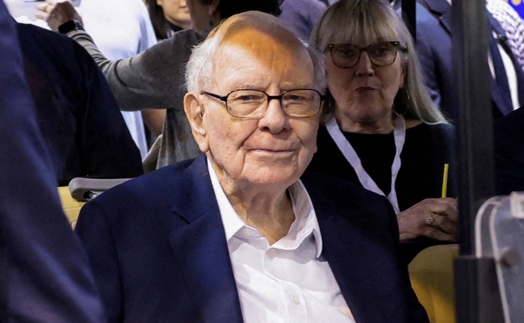 Presidente da Berkshire Hathaway, Warren Buffett, participa da reunião anual de acionistas da Berkshire Hathaway Inc. em Omaha, Nebraska, EUA, em 2024. (Foto: REUTERS/Scott Morgan)