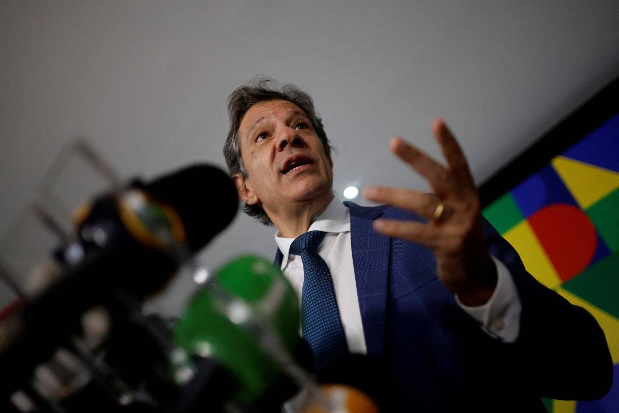 O Ministro da Fazenda do Brasil, Fernando Haddad, participa de uma coletiva de imprensa após reunião com o Presidente Luiz Inácio Lula da Silva no Palácio da Alvorada, em Brasília, Brasil, em 29 de janeiro de 2025. REUTERS/Adriano Machado