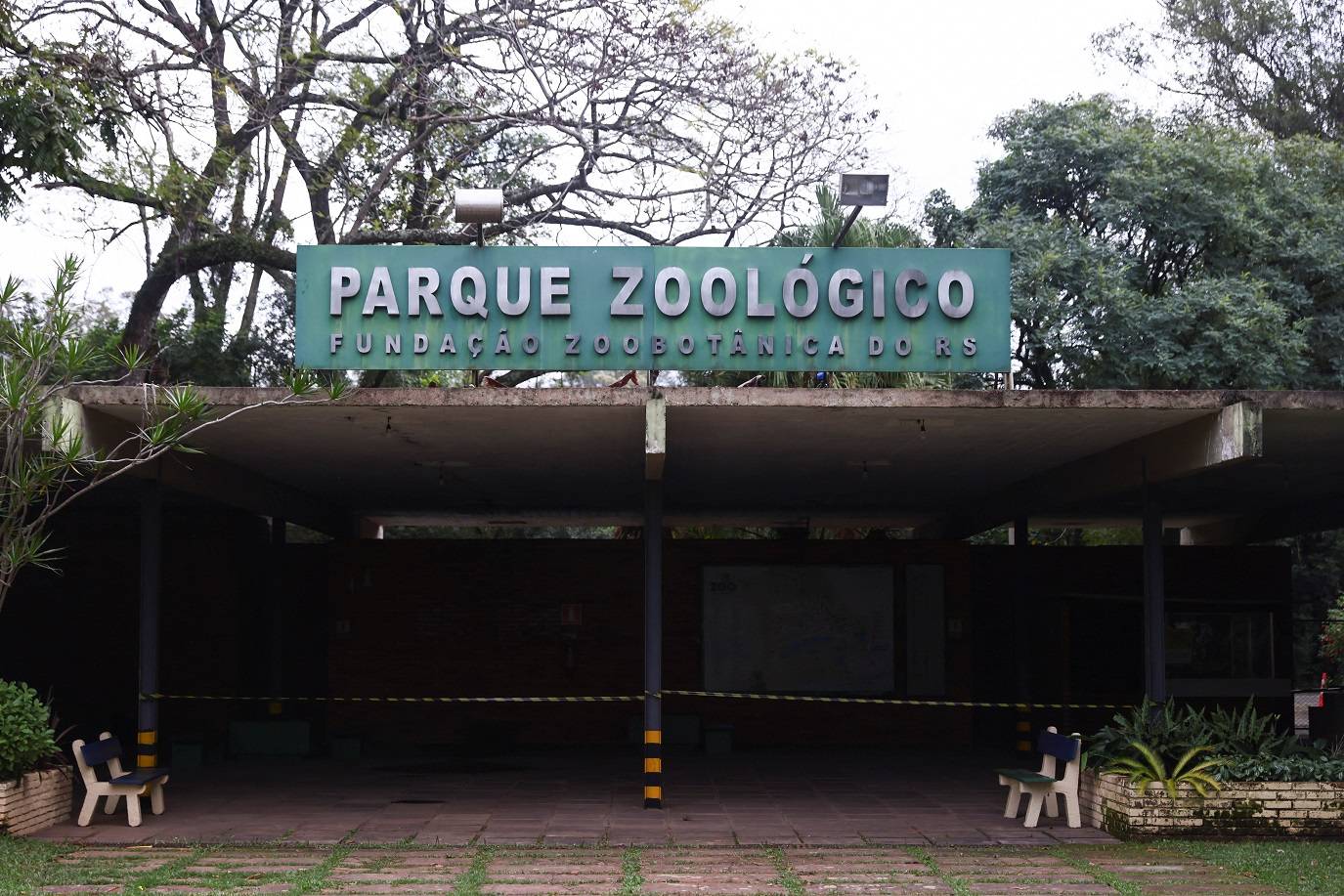 Entrada do zoológico de Sapucaia do Sul, que foi fechado após caso de gripe aviária
19/05/2025
REUTERS/Diego Vara