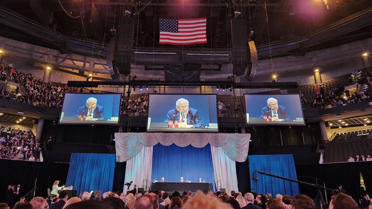Vista da arena em que Warren Buffett fala a investidores, em Omaha, no Nebraska. (Foto: Fernando Lima/InfoMoney)
