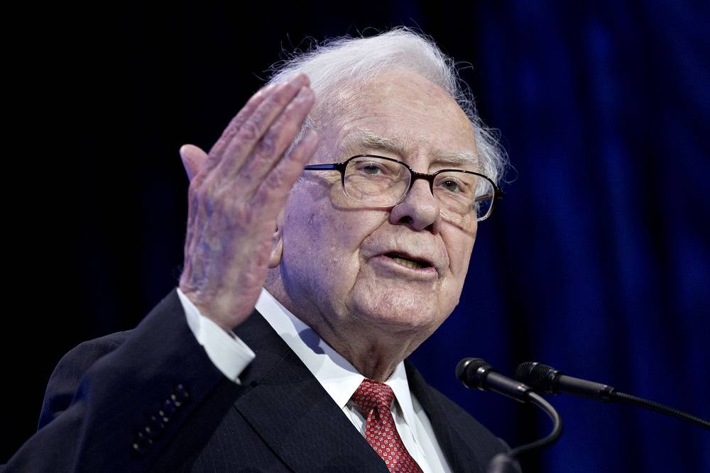 Warren Buffett fala na Cúpula de Pequenos Negócios Goldman Sachs 10.000 em Washington, DC, em 2018 (Bloomberg)