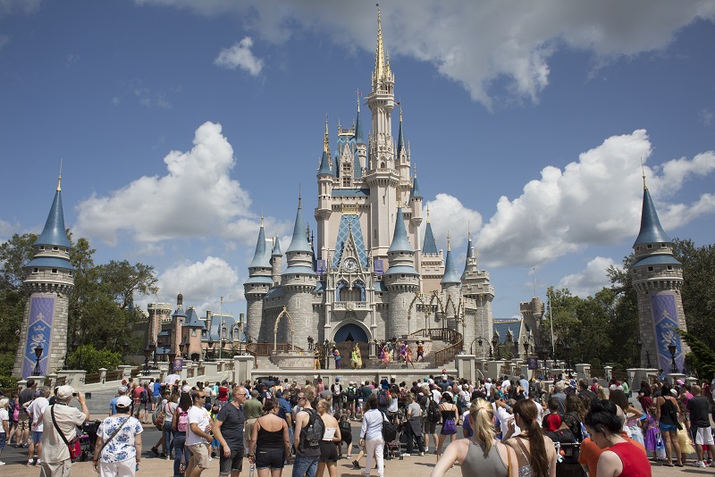 Castelo da Cinderela no parque Magic Kingdom da Walt Disney Co. em Orlando, Flórida. Fotógrafo: David Ryder/Bloomberg