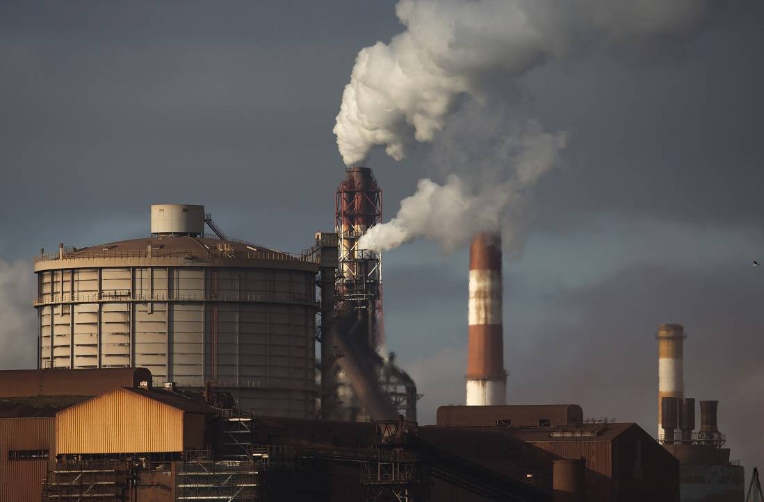 As emissões sobem das chaminés da planta da Nippon Steel & Sumitomo Metal Corp. em Kashima, Japão. Fotógrafo: Tomohiro Ohsumi/Bloomberg