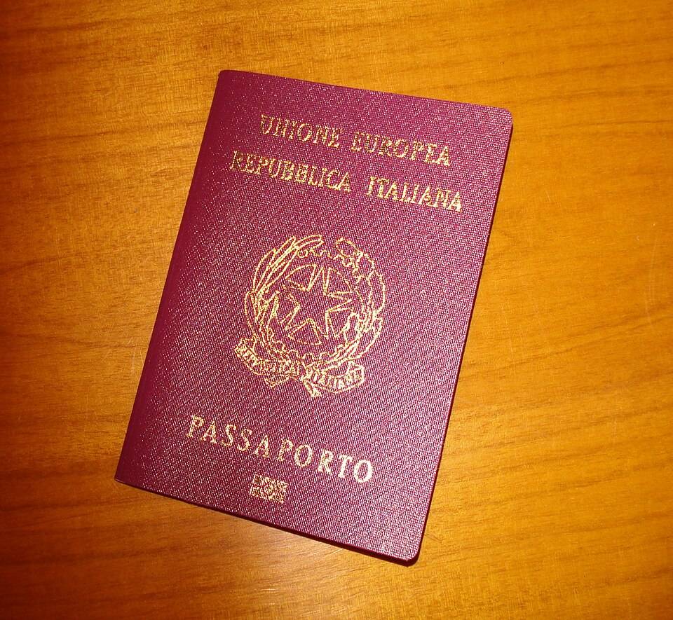 Passaporte Italiano. (Imagem: Reza luke via Wiki Commons)