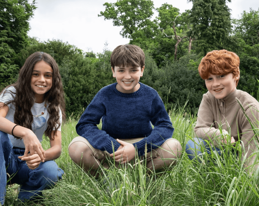 Arabella Stanton, Dominic McLaughlin e Alastair Stout foram escolhidos para interpretar Hermione, Harry e Ron (Divulgação/HBO)