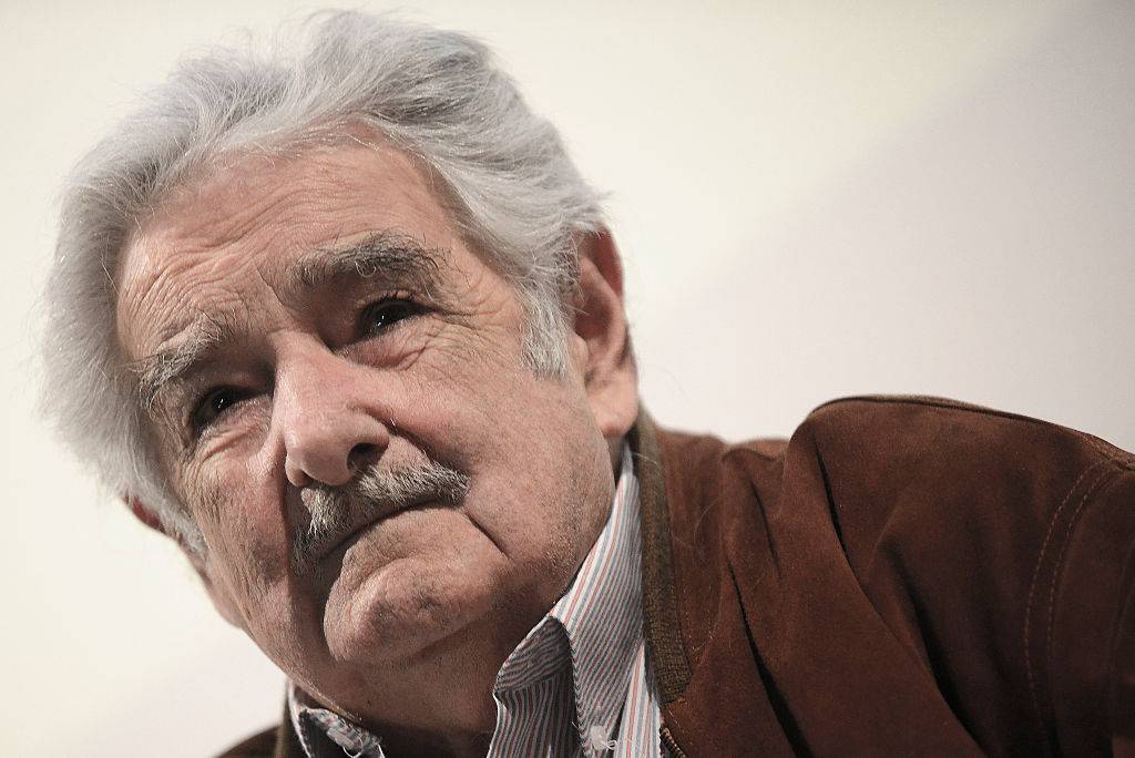 José “Pepe” Mujica se encontra com estudantes em 5 de novembro de 2016, em Roma, Itália (Foto de Simona Granati/Corbis via Getty Images)
