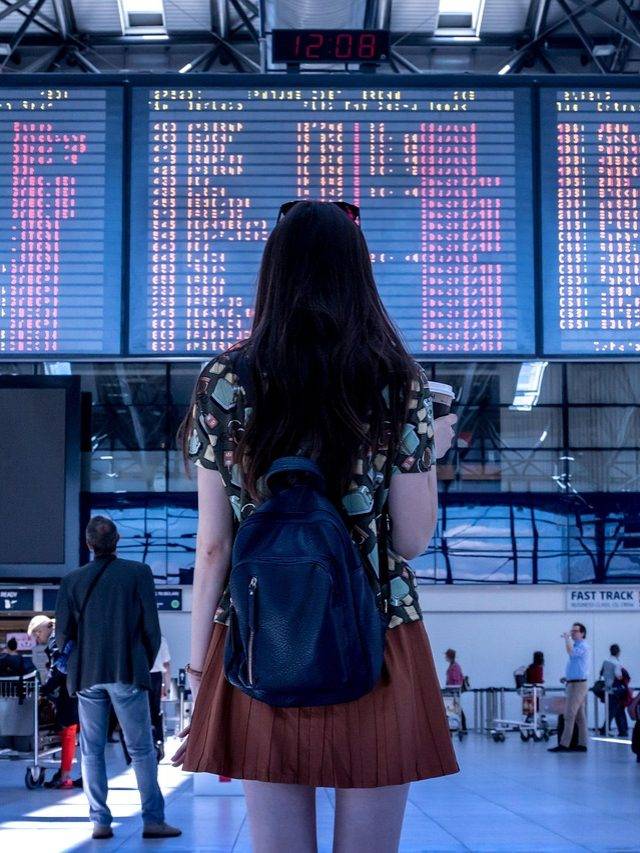 airport-2373727_1280