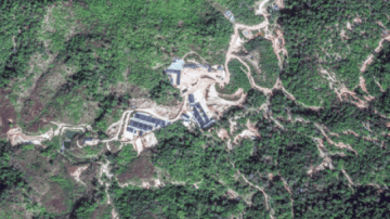Uma imagem de satélite mostra uma visão geral das novas minas de terras raras no estado de Shan, em Mianmar, em 7 de fevereiro de 2025. Maxar Technologies