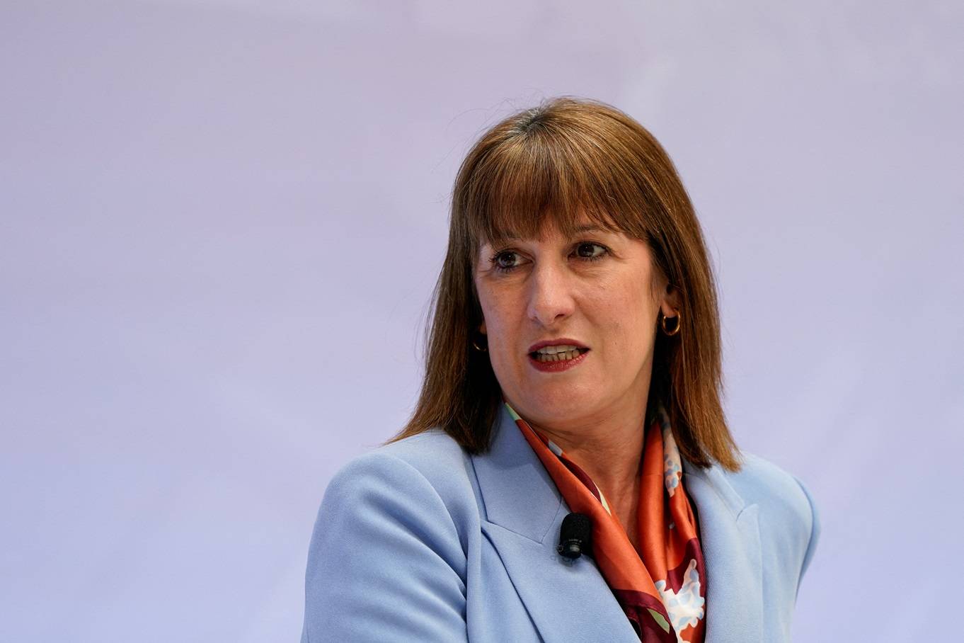 Rachel Reeves, chanceler do Tesouro britânico, fala durante discussão intitulada “Debate sobre a Economia Global: Crescimento e Resiliência em um Mundo Incerto”, durante as reuniões anuais de primavera do FMI/Banco Mundial de 2025, em Washington, D.C., EUA, 24 de abril de 2025. REUTERS/Elizabeth Frantz/Foto de arquivo