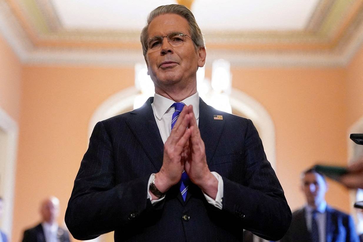 O secretário do Tesouro dos EUA, Scott Bessent, fala com repórteres no Capitólio dos EUA, no Capitólio em Washington, D.C., EUA, 27 de junho de 2025. REUTERS/Elizabeth Frantz/Foto de arquivo

