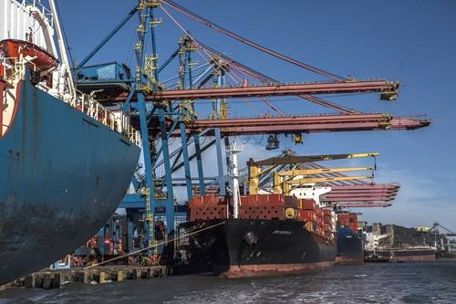 Navios de carga no Porto de Santos, em Santos, Brasil. Fotógrafo: Dado Galdieri/Bloomberg

