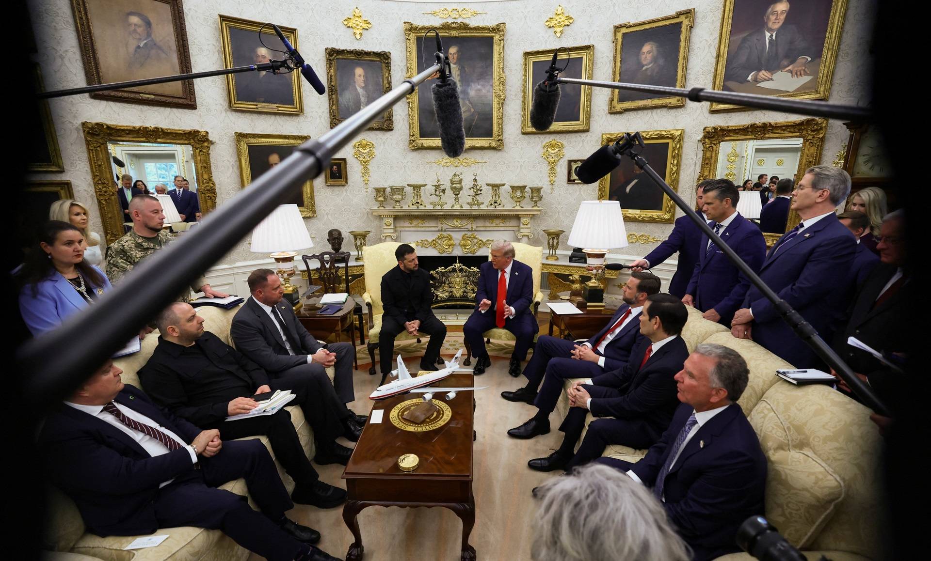 Trump se reúne com Zelenskiy na Casa Branca
18/08/2025
REUTERS/Kevin Lamarque