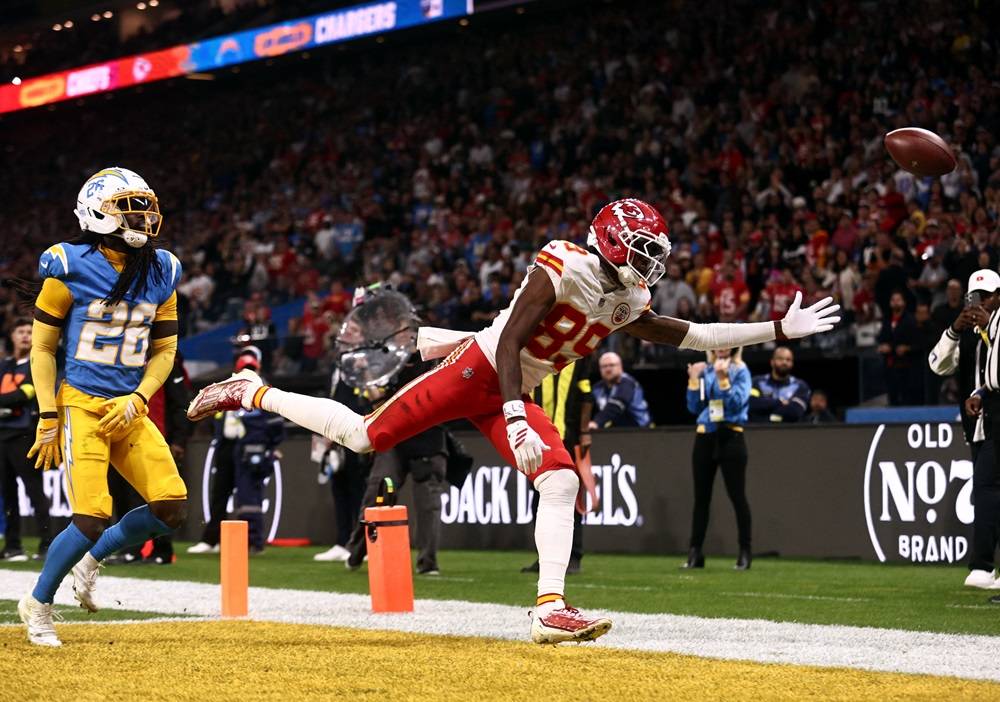 Futebol Americano - NFL - Los Angeles Chargers x Kansas City Chiefs - Arena Corinthians, São Paulo, Brasil - 5 de setembro de 2025 Jason Brownlee, do Kansas City Chiefs, em ação REUTERS/Jean Carniel