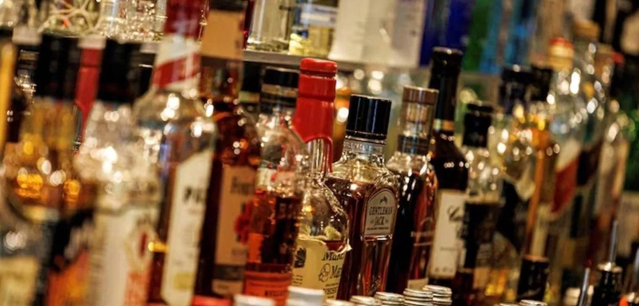 Garrafas de bebidas alcoólicas (Foto: Reuters/Lukas Barth)